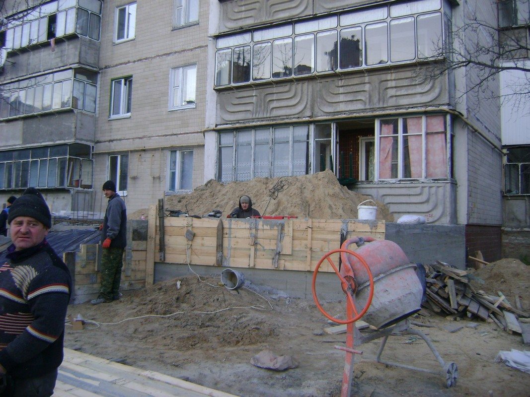 Будівництво на Грушевського, 3
