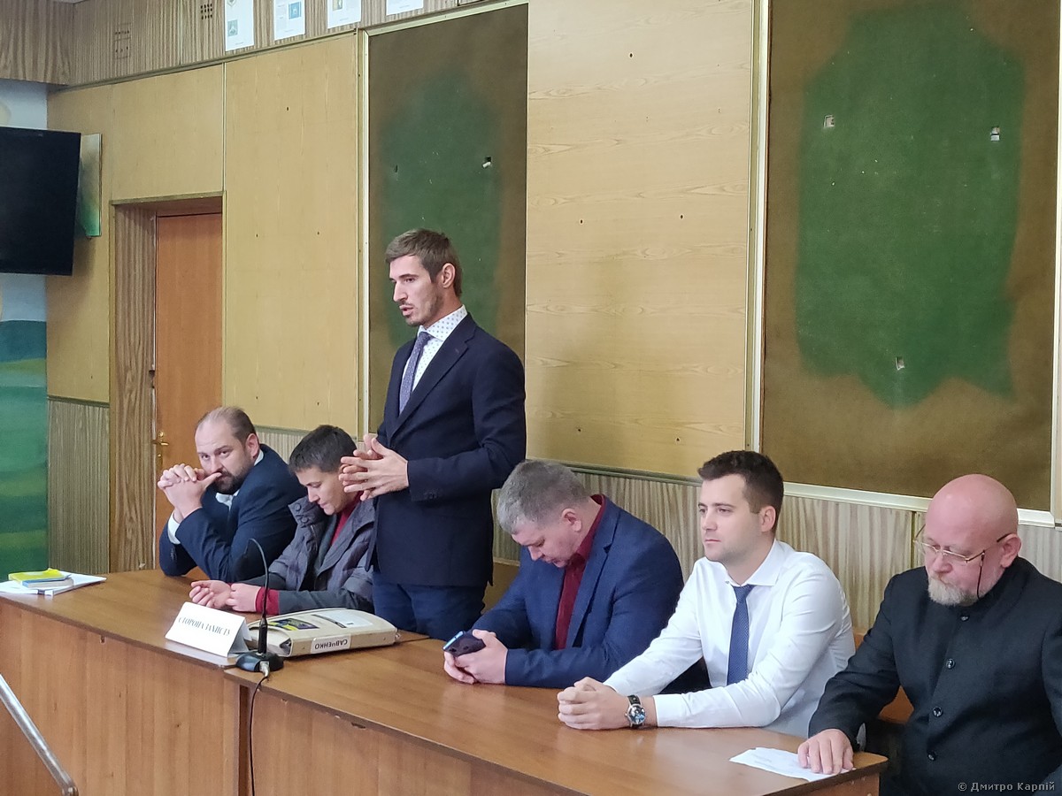 зала броварського суду, світлиця