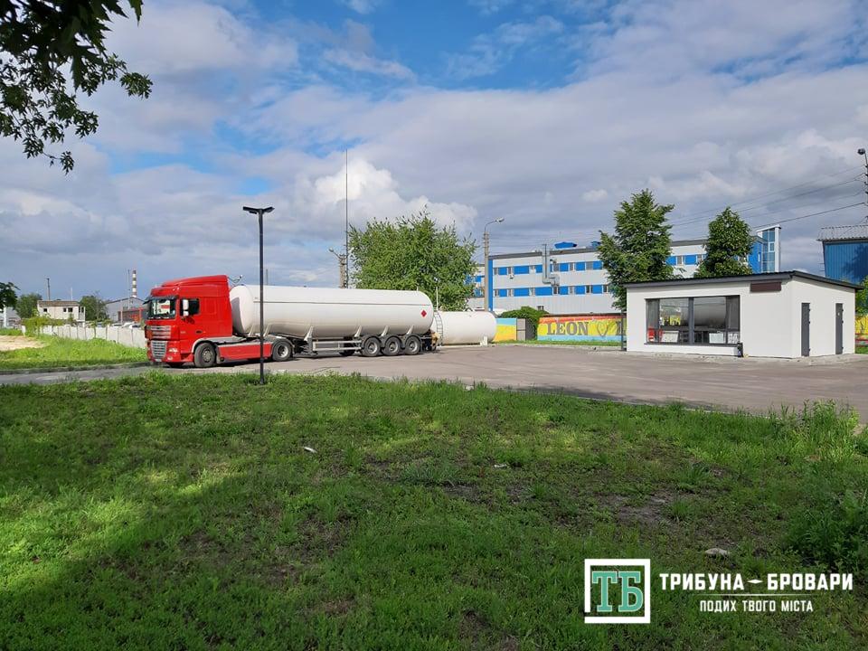 атогазова заправка на Незалежності, 18
