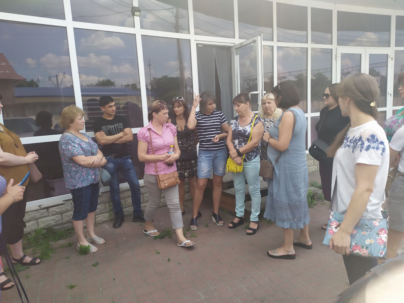 "кинули" на пошитті респіраторів