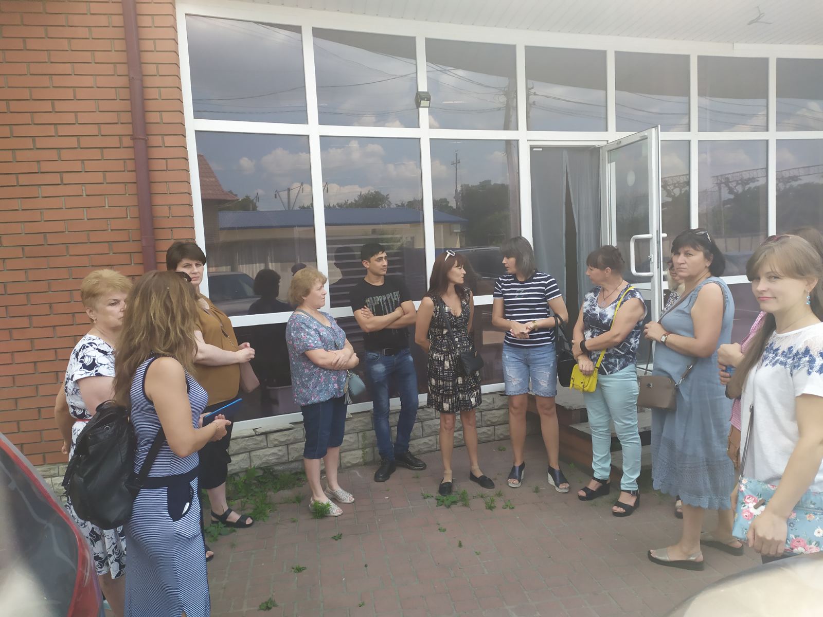 "кинули" на пошитті респіраторів