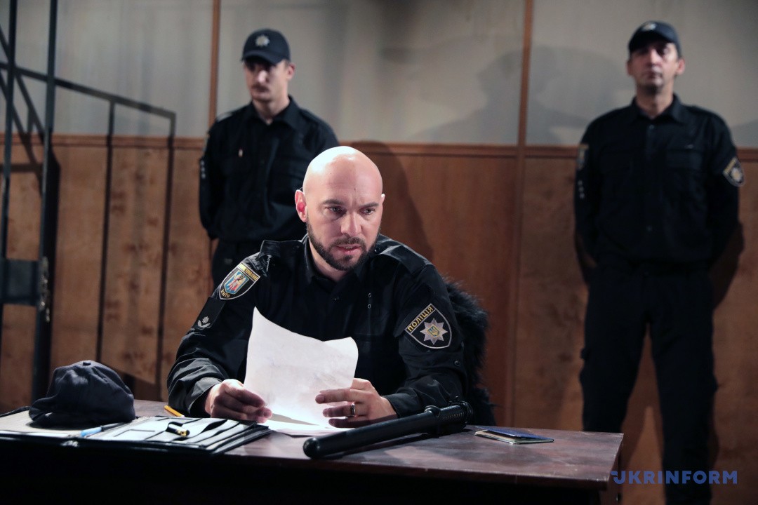 поліціянт із паперами