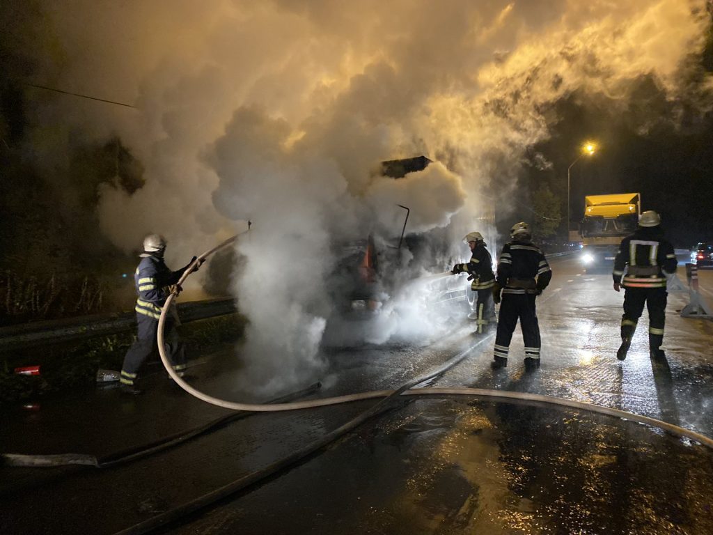 Пожежа вантажного автомобіля на трасі