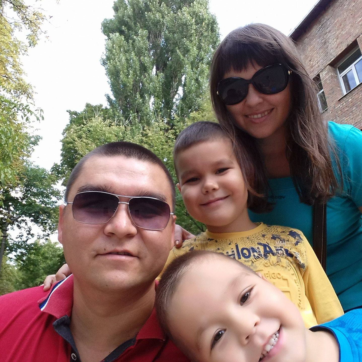 Абдуалі Анарбаєв з родиною