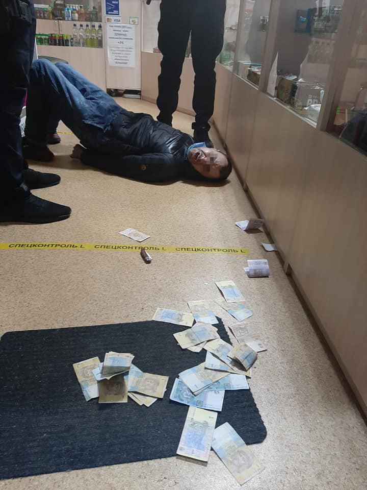 Комкон затримав грабіжника магазину з ножем