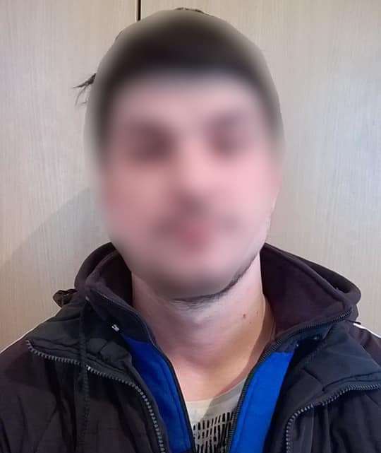 Пограбування жінки на зупинці