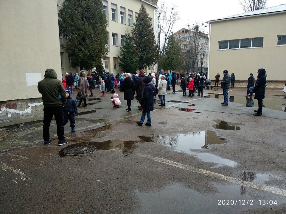 5 школа, евакуація, натовп