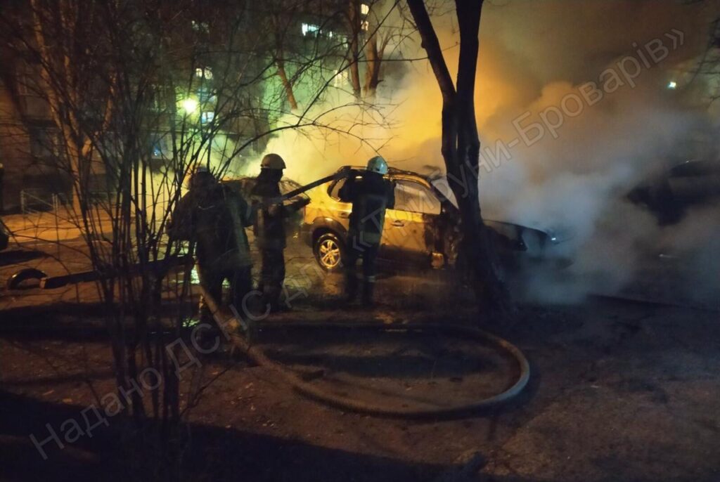 Пожежа горять автомобілі