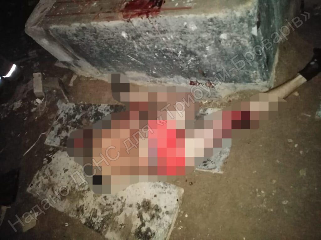 Самогубство, вистрибнув з 15 поверху