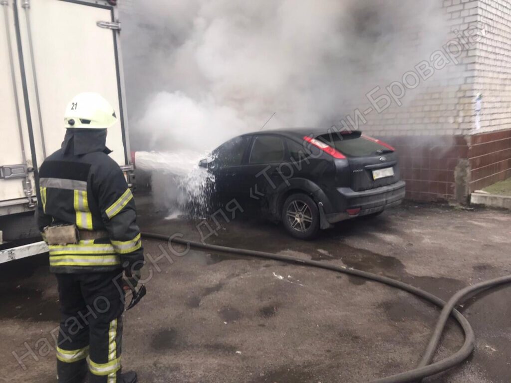 Пожежа горять автомобілі